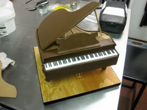 Baby Piano Cake (5)